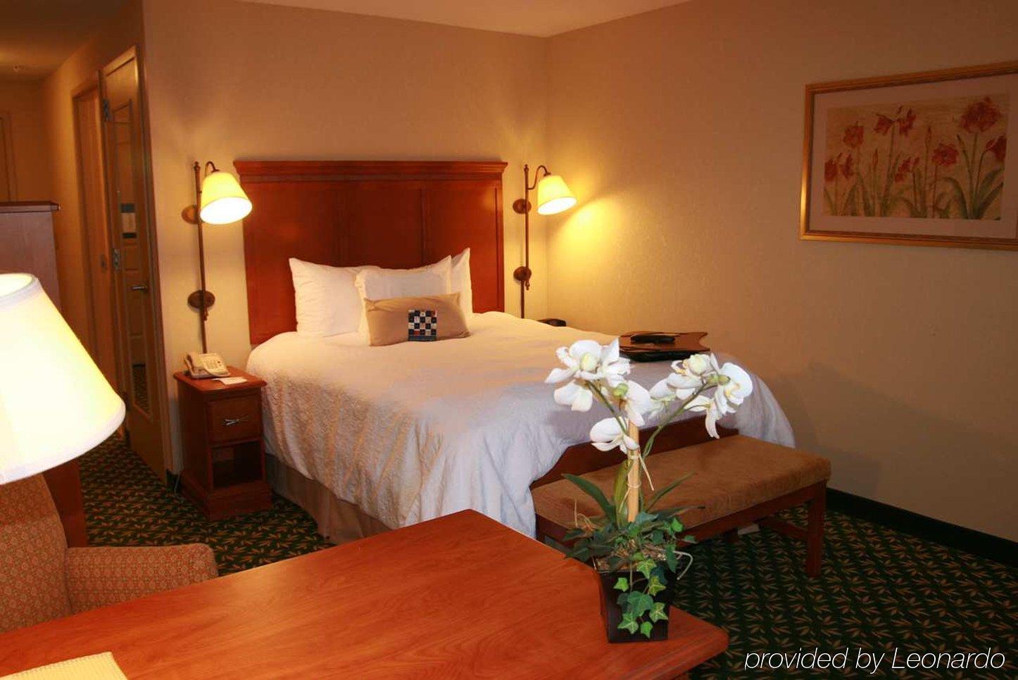 Newly Renovated Hampton Inn Omaha West Lakeside Bilik gambar